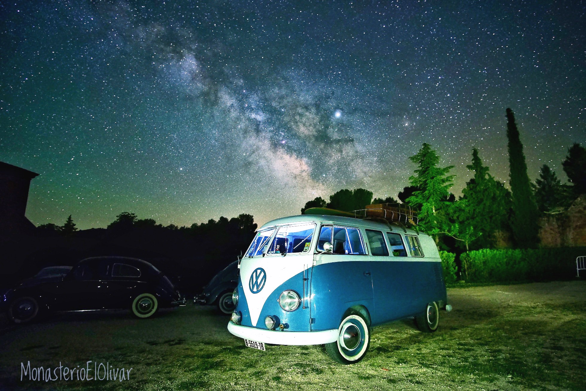 Furgoneta Combi T1 Classic Stars fotografía nocturna con la Vía Láctea al fondo